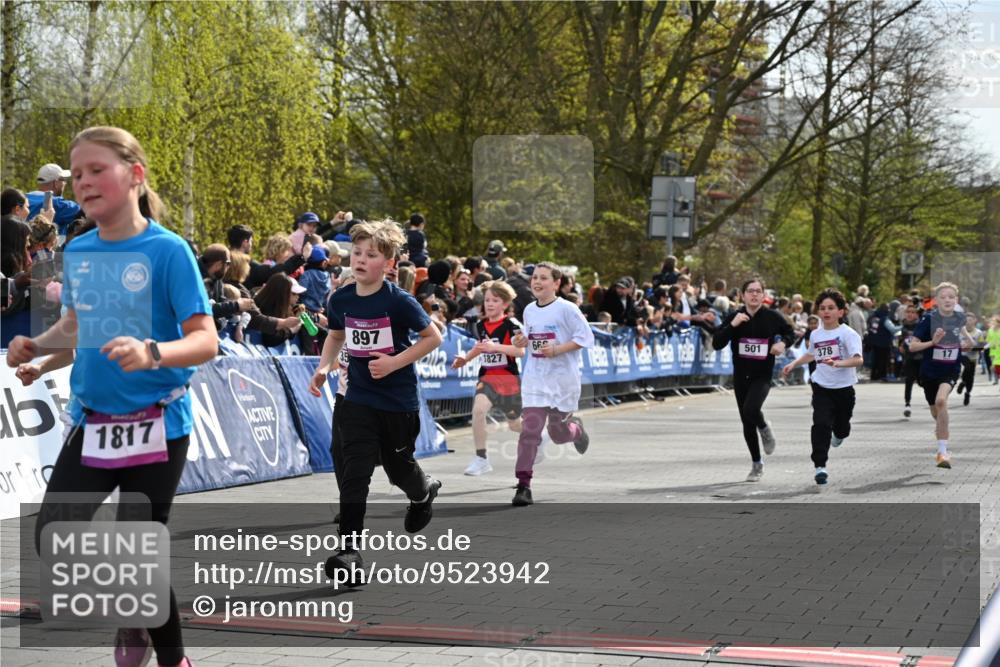 12.04.2026 - 45. Internationalen Wilhelmsburger Insellauf J. Mangold http://msf.ph/oto/9523942 12.04.2026 14:49:28 Ziel 2, 896, 372, 1055, 51, 693, 1817, 100, 855, 897, 353, 666, 1827, 378, 17, 501, 586 meine-sportfotos.de