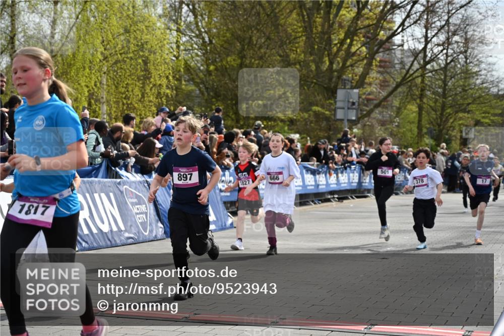 12.04.2026 - 45. Internationalen Wilhelmsburger Insellauf J. Mangold http://msf.ph/oto/9523943 12.04.2026 14:49:28 Ziel 2, 896, 372, 1055, 51, 693, 1817, 100, 855, 897, 353, 666, 1827, 378, 17, 501, 586 meine-sportfotos.de