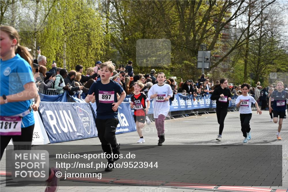 12.04.2026 - 45. Internationalen Wilhelmsburger Insellauf J. Mangold http://msf.ph/oto/9523944 12.04.2026 14:49:28 Ziel 2, 896, 372, 1055, 51, 693, 1817, 100, 855, 897, 353, 666, 1827, 378, 17, 501, 586 meine-sportfotos.de