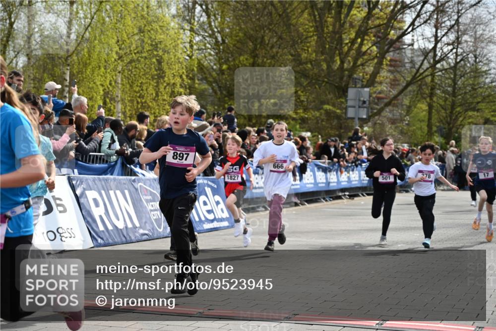 12.04.2026 - 45. Internationalen Wilhelmsburger Insellauf J. Mangold http://msf.ph/oto/9523945 12.04.2026 14:49:28 Ziel 2, 896, 372, 1055, 51, 693, 1817, 100, 855, 897, 353, 666, 1827, 378, 17, 501, 586 meine-sportfotos.de