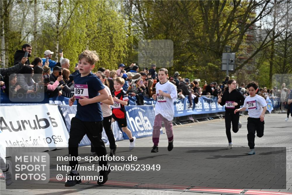 12.04.2026 - 45. Internationalen Wilhelmsburger Insellauf J. Mangold http://msf.ph/oto/9523949 12.04.2026 14:49:29 Ziel 896, 372, 1055, 51, 693, 1817, 100, 855, 897, 353, 666, 1827, 378, 17, 501, 586, 1809, 440 meine-sportfotos.de