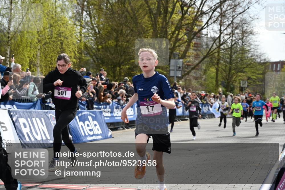 12.04.2026 - 45. Internationalen Wilhelmsburger Insellauf J. Mangold http://msf.ph/oto/9523956 12.04.2026 14:49:30 Ziel 896, 372, 1055, 51, 693, 1817, 100, 855, 897, 353, 666, 1827, 378, 17, 501, 586, 1809, 440, 881 meine-sportfotos.de