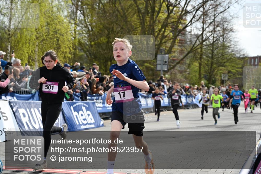 12.04.2026 - 45. Internationalen Wilhelmsburger Insellauf J. Mangold http://msf.ph/oto/9523957 12.04.2026 14:49:30 Ziel 896, 372, 1055, 51, 693, 1817, 100, 855, 897, 353, 666, 1827, 378, 17, 501, 586, 1809, 440, 881 meine-sportfotos.de