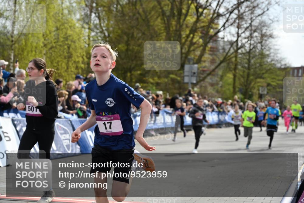 12.04.2026 - 45. Internationalen Wilhelmsburger Insellauf J. Mangold http://msf.ph/oto/9523959 12.04.2026 14:49:30 Ziel 896, 372, 1055, 51, 693, 1817, 100, 855, 897, 353, 666, 1827, 378, 17, 501, 586, 1809, 440, 881 meine-sportfotos.de