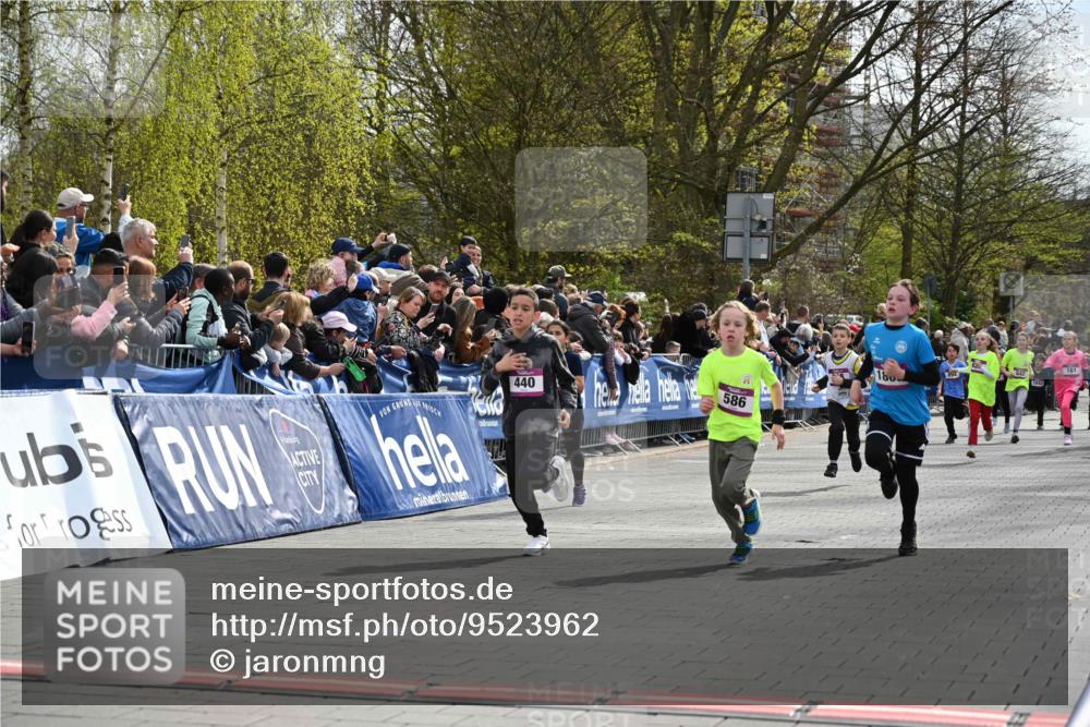 12.04.2026 - 45. Internationalen Wilhelmsburger Insellauf J. Mangold http://msf.ph/oto/9523962 12.04.2026 14:49:32 Ziel 855, 897, 353, 666, 1827, 378, 17, 501, 586, 1809, 440, 881, 348, 602, 627 meine-sportfotos.de