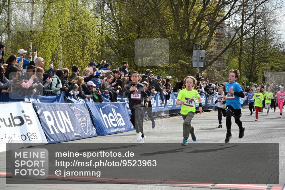 12.04.2026 - 45. Internationalen Wilhelmsburger Insellauf J. Mangold http://msf.ph/oto/9523963 12.04.2026 14:49:32 Ziel 855, 897, 353, 666, 1827, 378, 17, 501, 586, 1809, 440, 881, 348, 602, 627 meine-sportfotos.de