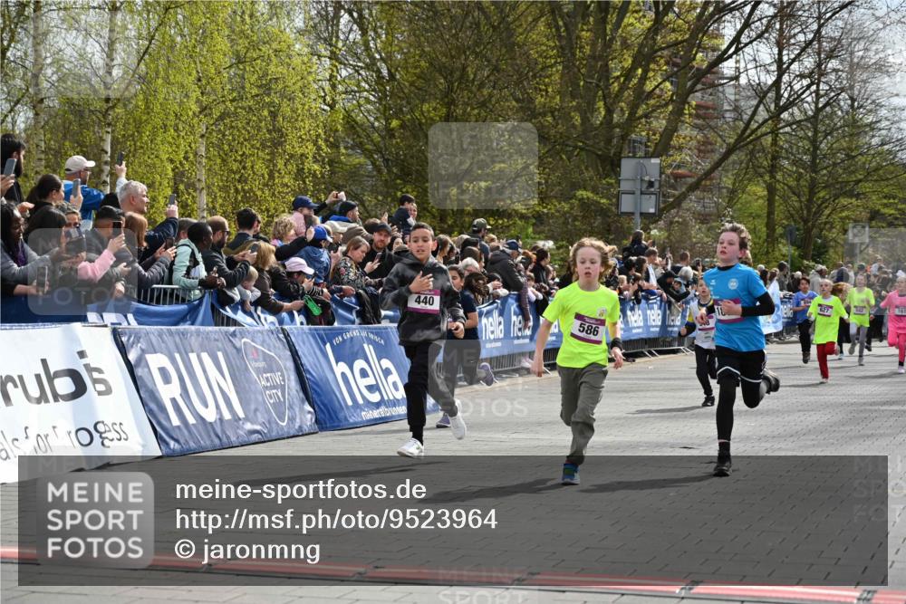 12.04.2026 - 45. Internationalen Wilhelmsburger Insellauf J. Mangold http://msf.ph/oto/9523964 12.04.2026 14:49:32 Ziel 855, 897, 353, 666, 1827, 378, 17, 501, 586, 1809, 440, 881, 348, 602, 627 meine-sportfotos.de