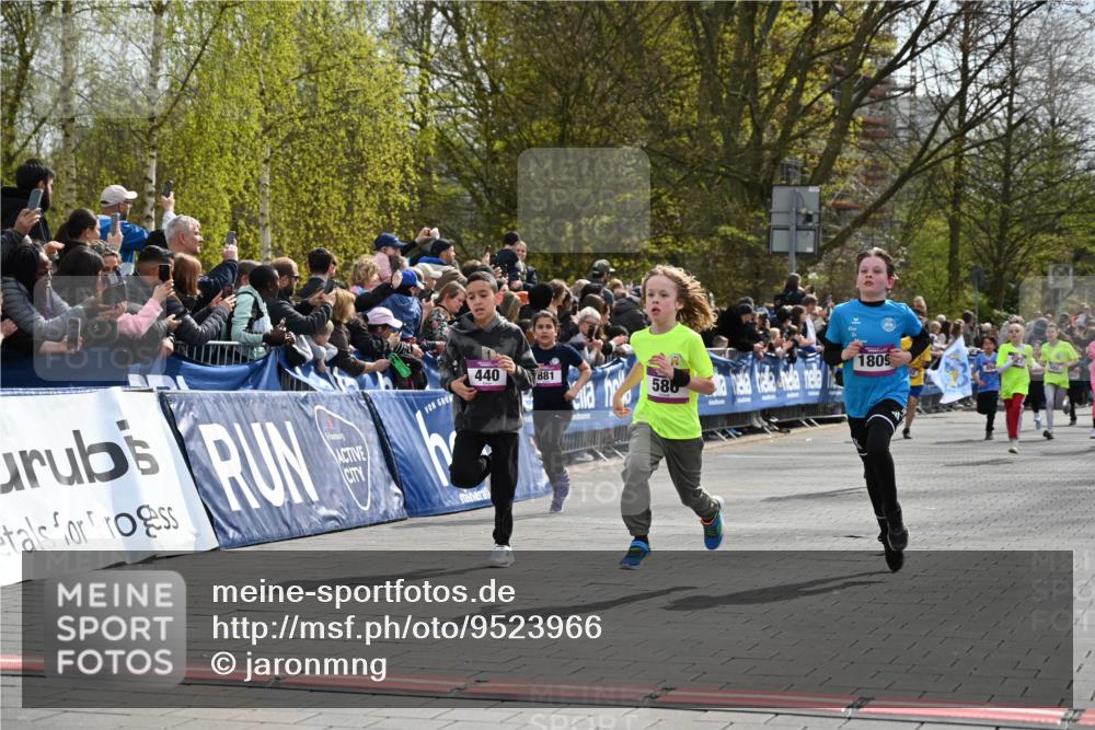12.04.2026 - 45. Internationalen Wilhelmsburger Insellauf J. Mangold http://msf.ph/oto/9523966 12.04.2026 14:49:32 Ziel 855, 897, 353, 666, 1827, 378, 17, 501, 586, 1809, 440, 881, 348, 602, 627 meine-sportfotos.de