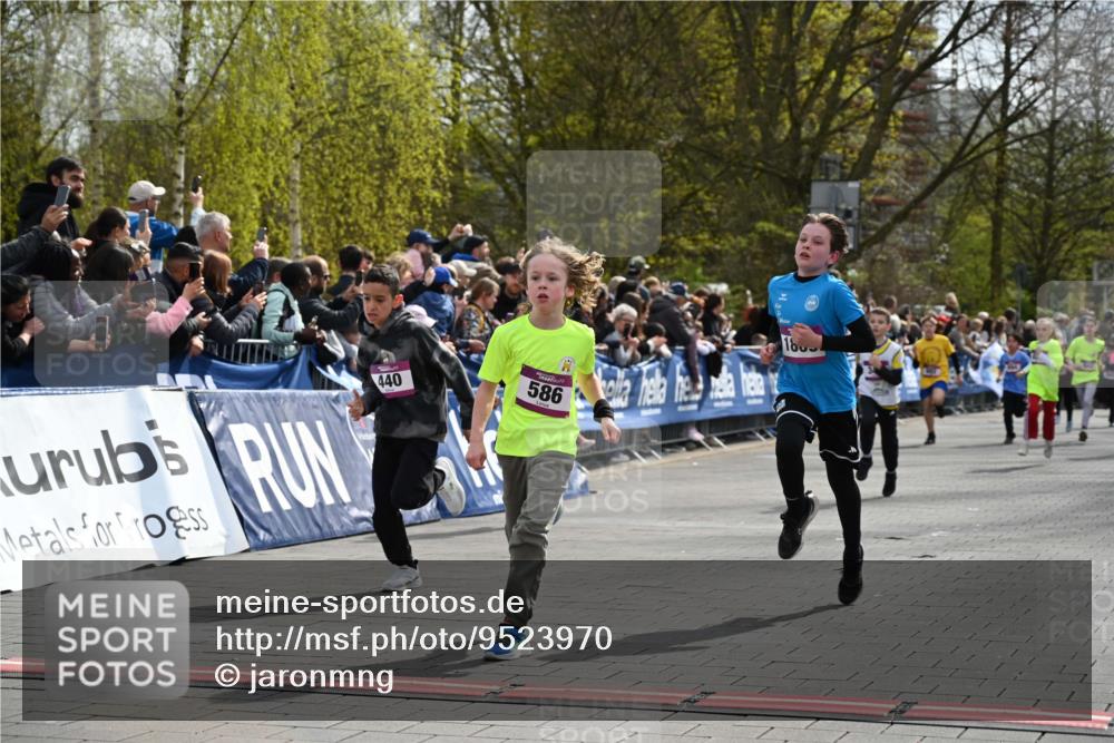 12.04.2026 - 45. Internationalen Wilhelmsburger Insellauf J. Mangold http://msf.ph/oto/9523970 12.04.2026 14:49:32 Ziel 855, 897, 353, 666, 1827, 378, 17, 501, 586, 1809, 440, 881, 348, 602, 627 meine-sportfotos.de