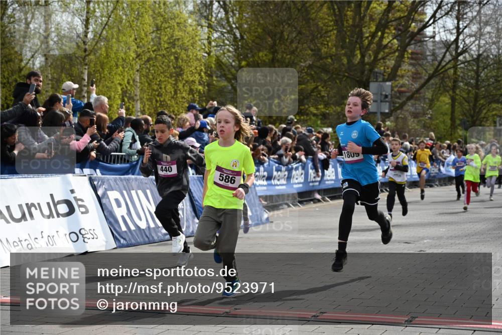 12.04.2026 - 45. Internationalen Wilhelmsburger Insellauf J. Mangold http://msf.ph/oto/9523971 12.04.2026 14:49:32 Ziel 855, 897, 353, 666, 1827, 378, 17, 501, 586, 1809, 440, 881, 348, 602, 627 meine-sportfotos.de