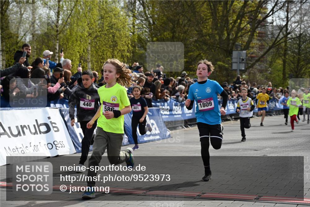 12.04.2026 - 45. Internationalen Wilhelmsburger Insellauf J. Mangold http://msf.ph/oto/9523973 12.04.2026 14:49:33 Ziel 353, 666, 1827, 378, 17, 501, 586, 1809, 440, 881, 348, 602, 627, 458 meine-sportfotos.de