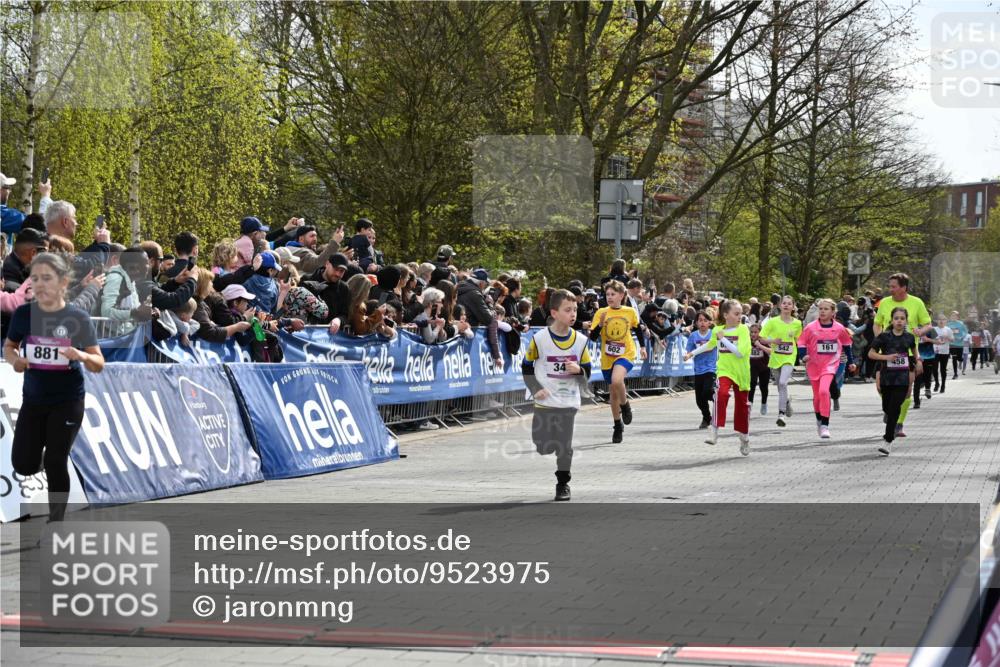 12.04.2026 - 45. Internationalen Wilhelmsburger Insellauf J. Mangold http://msf.ph/oto/9523975 12.04.2026 14:49:34 Ziel 17, 501, 586, 1809, 440, 881, 348, 602, 627, 458, 161, 542, 1842, 894 meine-sportfotos.de