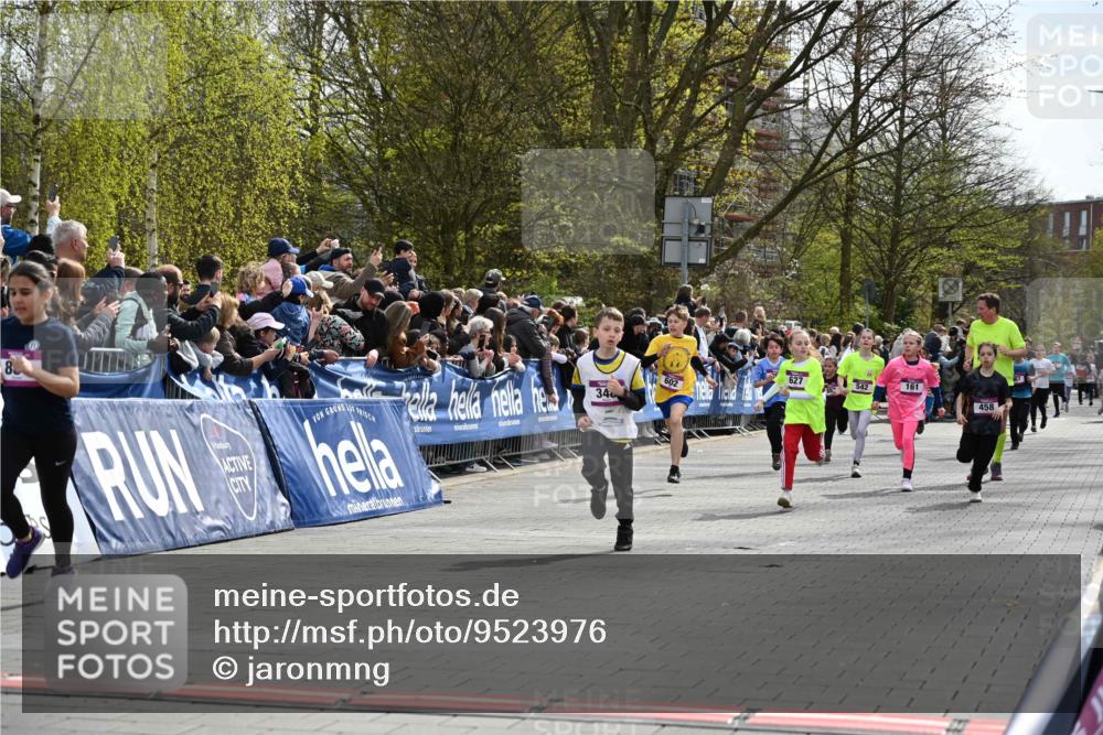 12.04.2026 - 45. Internationalen Wilhelmsburger Insellauf J. Mangold http://msf.ph/oto/9523976 12.04.2026 14:49:34 Ziel 17, 501, 586, 1809, 440, 881, 348, 602, 627, 458, 161, 542, 1842, 894 meine-sportfotos.de