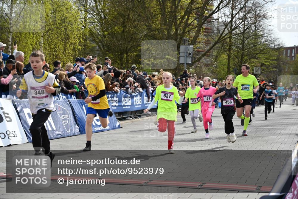 12.04.2026 - 45. Internationalen Wilhelmsburger Insellauf J. Mangold http://msf.ph/oto/9523979 12.04.2026 14:49:36 Ziel 586, 1809, 440, 881, 348, 602, 627, 458, 161, 542, 1842, 894, 882, 652, 1818, 867 meine-sportfotos.de