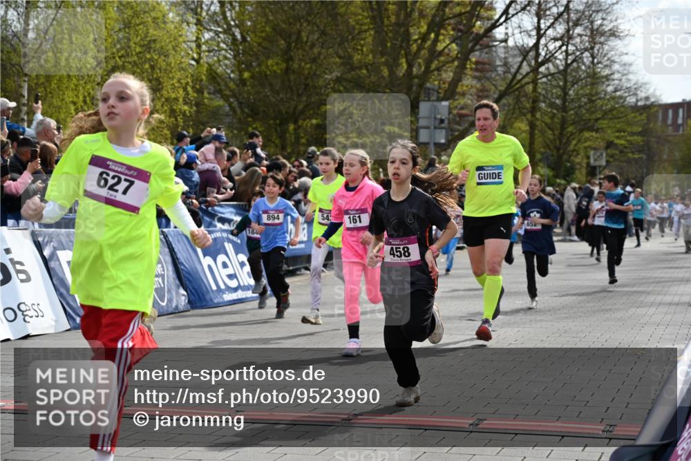 12.04.2026 - 45. Internationalen Wilhelmsburger Insellauf J. Mangold http://msf.ph/oto/9523990 12.04.2026 14:49:37 Ziel 1809, 440, 881, 348, 602, 627, 458, 161, 542, 1842, 894, 882, 652, 1818, 867, 377 meine-sportfotos.de
