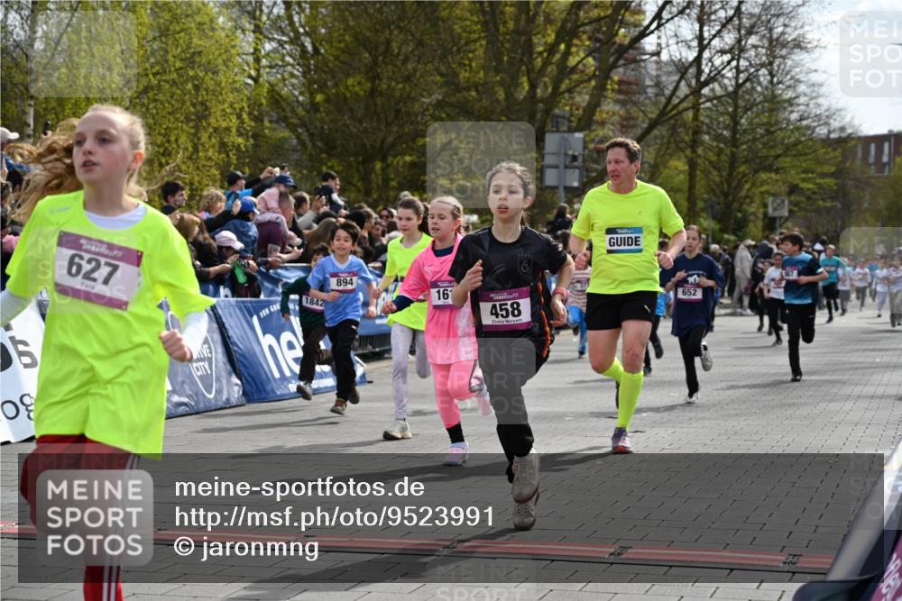 12.04.2026 - 45. Internationalen Wilhelmsburger Insellauf J. Mangold http://msf.ph/oto/9523991 12.04.2026 14:49:37 Ziel 1809, 440, 881, 348, 602, 627, 458, 161, 542, 1842, 894, 882, 652, 1818, 867, 377 meine-sportfotos.de
