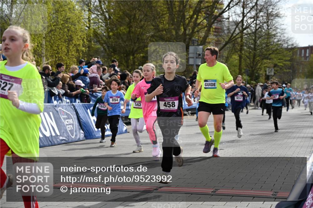 12.04.2026 - 45. Internationalen Wilhelmsburger Insellauf J. Mangold http://msf.ph/oto/9523992 12.04.2026 14:49:37 Ziel 1809, 440, 881, 348, 602, 627, 458, 161, 542, 1842, 894, 882, 652, 1818, 867, 377 meine-sportfotos.de