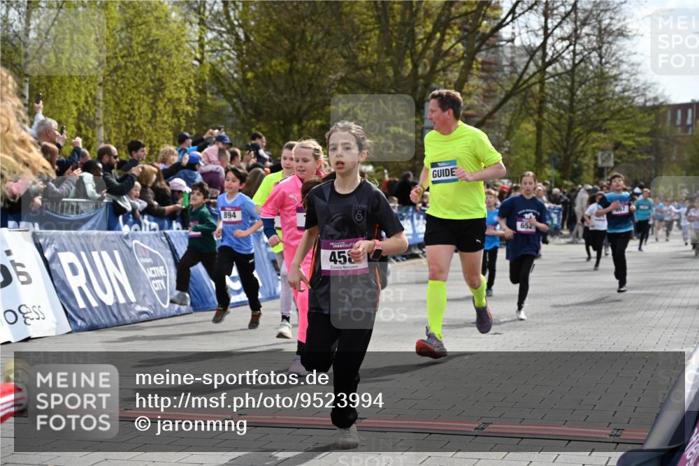 12.04.2026 - 45. Internationalen Wilhelmsburger Insellauf J. Mangold http://msf.ph/oto/9523994 12.04.2026 14:49:37 Ziel 1809, 440, 881, 348, 602, 627, 458, 161, 542, 1842, 894, 882, 652, 1818, 867, 377 meine-sportfotos.de