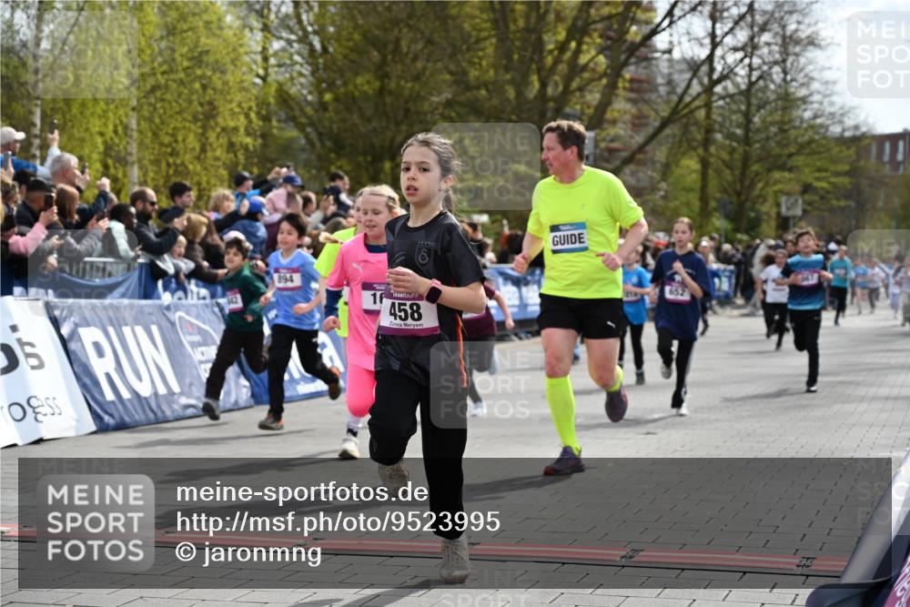 12.04.2026 - 45. Internationalen Wilhelmsburger Insellauf J. Mangold http://msf.ph/oto/9523995 12.04.2026 14:49:37 Ziel 1809, 440, 881, 348, 602, 627, 458, 161, 542, 1842, 894, 882, 652, 1818, 867, 377 meine-sportfotos.de