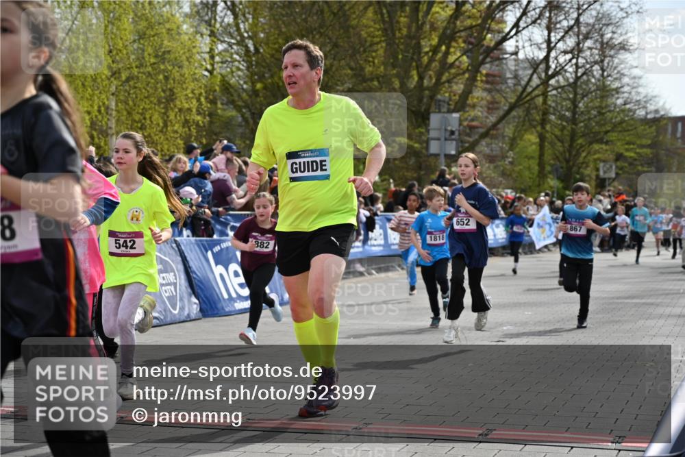12.04.2026 - 45. Internationalen Wilhelmsburger Insellauf J. Mangold http://msf.ph/oto/9523997 12.04.2026 14:49:38 Ziel 881, 348, 602, 627, 458, 161, 542, 1842, 894, 882, 652, 1818, 867, 377, 879, 1839 meine-sportfotos.de