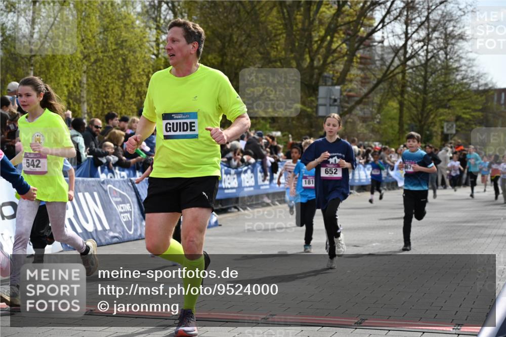 12.04.2026 - 45. Internationalen Wilhelmsburger Insellauf J. Mangold http://msf.ph/oto/9524000 12.04.2026 14:49:38 Ziel 881, 348, 602, 627, 458, 161, 542, 1842, 894, 882, 652, 1818, 867, 377, 879, 1839 meine-sportfotos.de