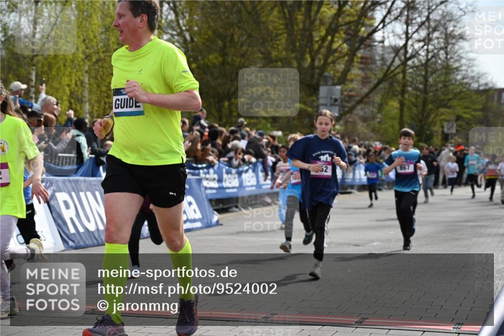 12.04.2026 - 45. Internationalen Wilhelmsburger Insellauf J. Mangold http://msf.ph/oto/9524002 12.04.2026 14:49:38 Ziel 881, 348, 602, 627, 458, 161, 542, 1842, 894, 882, 652, 1818, 867, 377, 879, 1839 meine-sportfotos.de