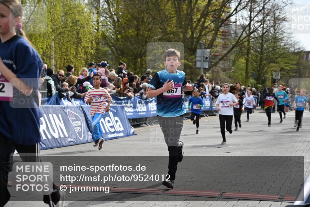 12.04.2026 - 45. Internationalen Wilhelmsburger Insellauf J. Mangold http://msf.ph/oto/9524012 12.04.2026 14:49:40 Ziel 602, 627, 458, 161, 542, 1842, 894, 882, 652, 1818, 867, 377, 879, 1839, 401, 1812, 106 meine-sportfotos.de