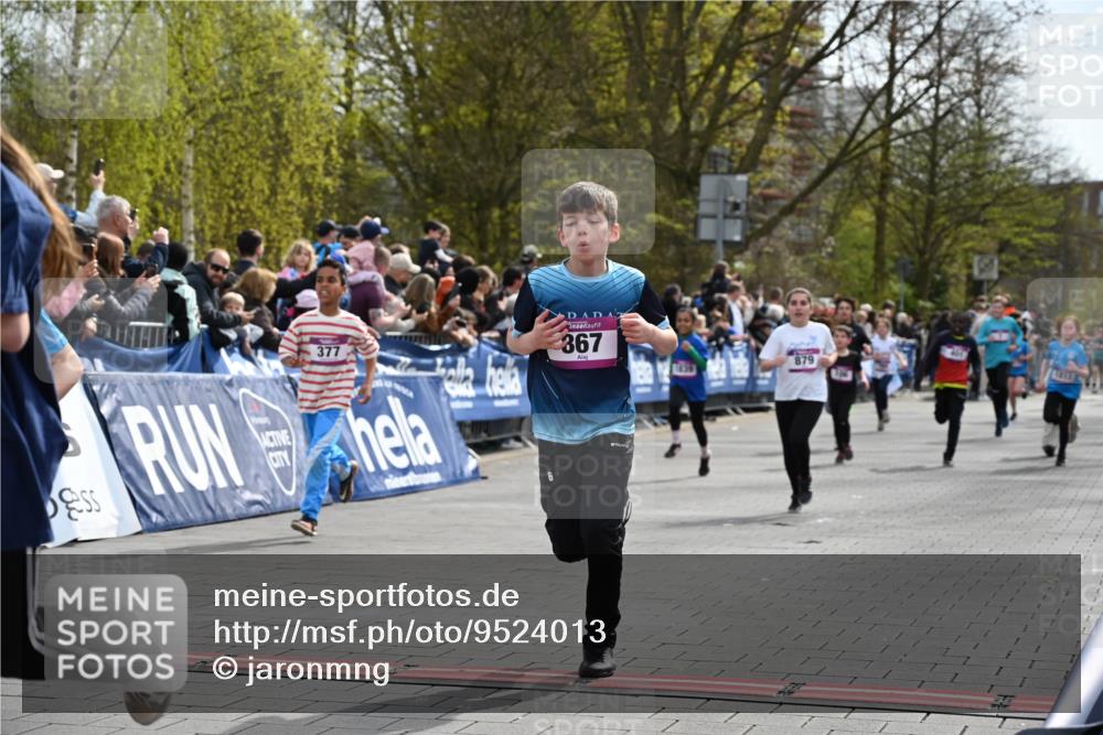 12.04.2026 - 45. Internationalen Wilhelmsburger Insellauf J. Mangold http://msf.ph/oto/9524013 12.04.2026 14:49:40 Ziel 602, 627, 458, 161, 542, 1842, 894, 882, 652, 1818, 867, 377, 879, 1839, 401, 1812, 106 meine-sportfotos.de