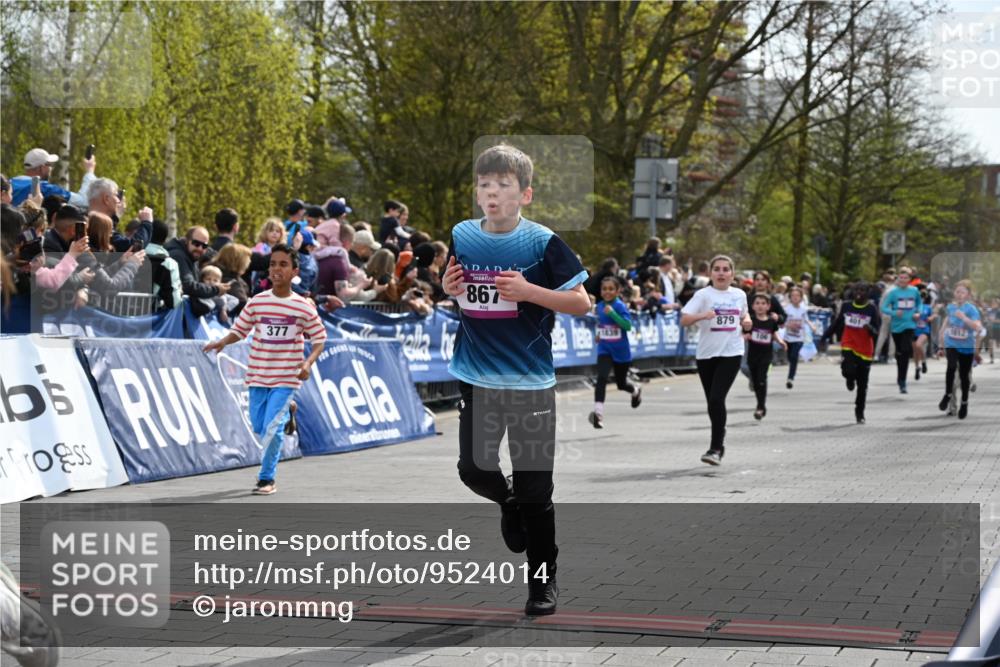 12.04.2026 - 45. Internationalen Wilhelmsburger Insellauf J. Mangold http://msf.ph/oto/9524014 12.04.2026 14:49:40 Ziel 602, 627, 458, 161, 542, 1842, 894, 882, 652, 1818, 867, 377, 879, 1839, 401, 1812, 106 meine-sportfotos.de