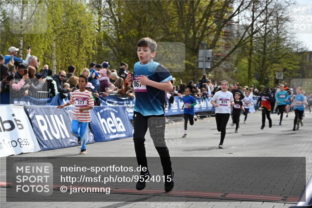 12.04.2026 - 45. Internationalen Wilhelmsburger Insellauf J. Mangold http://msf.ph/oto/9524015 12.04.2026 14:49:40 Ziel 602, 627, 458, 161, 542, 1842, 894, 882, 652, 1818, 867, 377, 879, 1839, 401, 1812, 106 meine-sportfotos.de