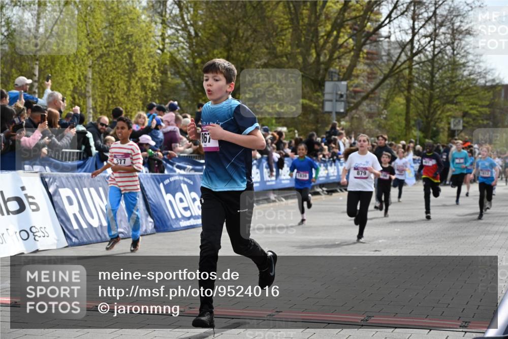 12.04.2026 - 45. Internationalen Wilhelmsburger Insellauf J. Mangold http://msf.ph/oto/9524016 12.04.2026 14:49:40 Ziel 602, 627, 458, 161, 542, 1842, 894, 882, 652, 1818, 867, 377, 879, 1839, 401, 1812, 106 meine-sportfotos.de