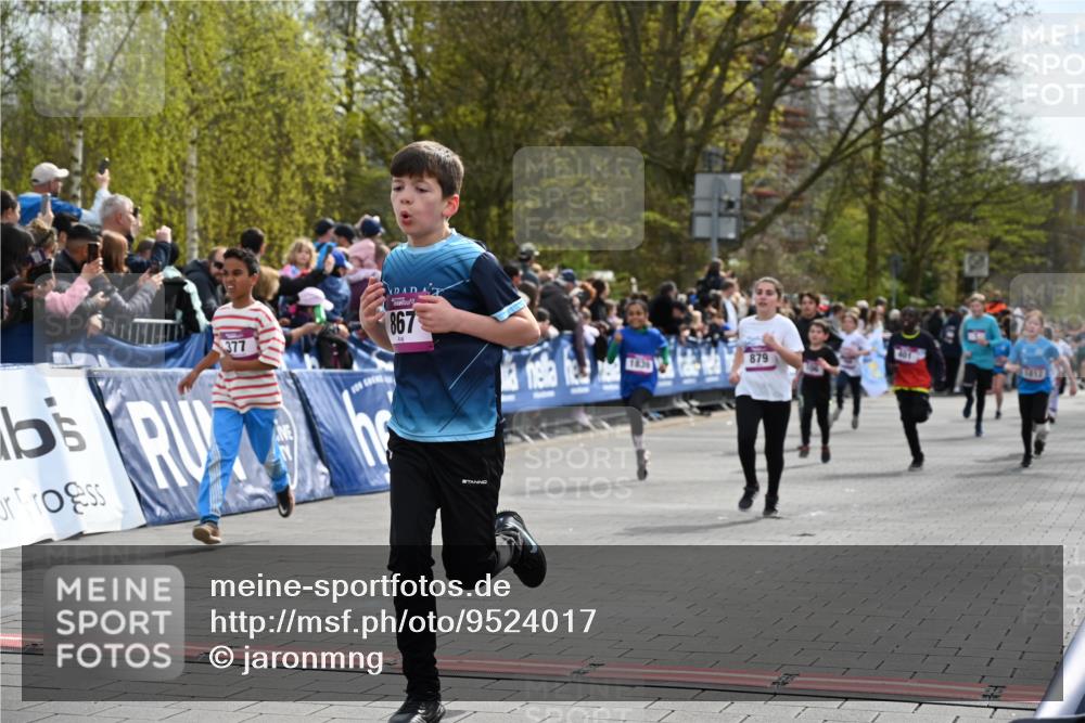 12.04.2026 - 45. Internationalen Wilhelmsburger Insellauf J. Mangold http://msf.ph/oto/9524017 12.04.2026 14:49:40 Ziel 602, 627, 458, 161, 542, 1842, 894, 882, 652, 1818, 867, 377, 879, 1839, 401, 1812, 106 meine-sportfotos.de