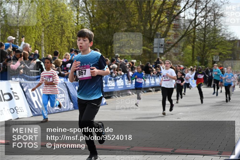 12.04.2026 - 45. Internationalen Wilhelmsburger Insellauf J. Mangold http://msf.ph/oto/9524018 12.04.2026 14:49:41 Ziel 458, 161, 542, 1842, 894, 882, 652, 1818, 867, 377, 879, 1839, 401, 1812, 106, 169, 1 meine-sportfotos.de