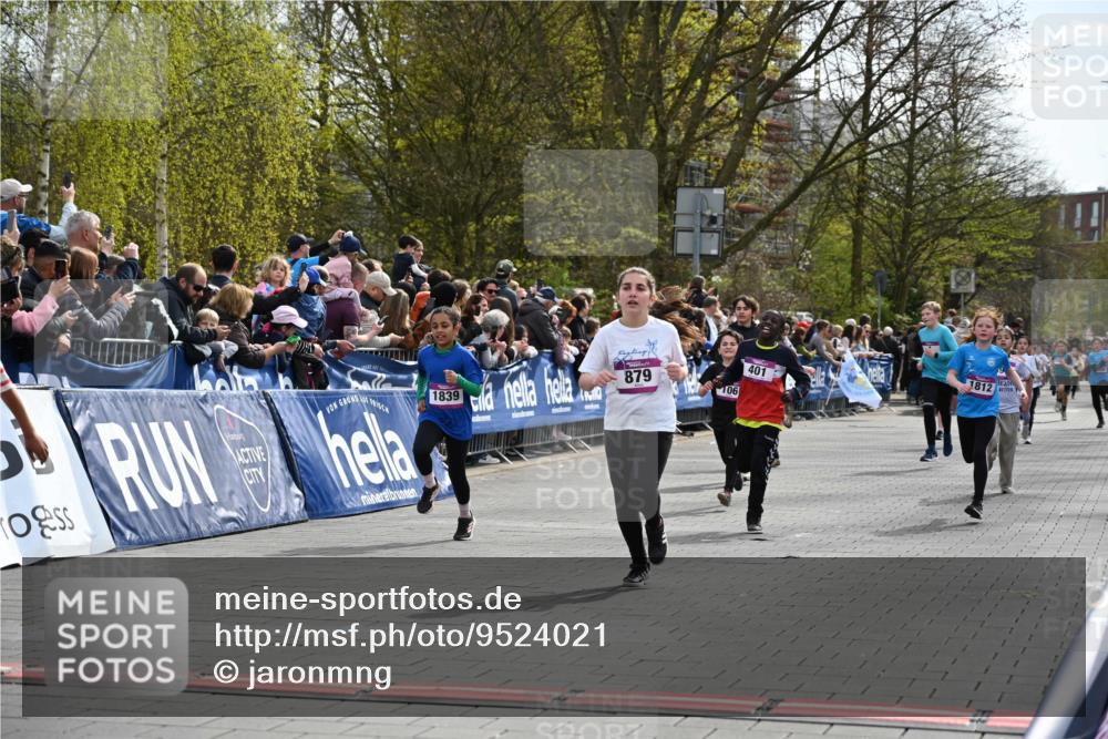 12.04.2026 - 45. Internationalen Wilhelmsburger Insellauf J. Mangold http://msf.ph/oto/9524021 12.04.2026 14:49:41 Ziel 458, 161, 542, 1842, 894, 882, 652, 1818, 867, 377, 879, 1839, 401, 1812, 106, 169, 1 meine-sportfotos.de