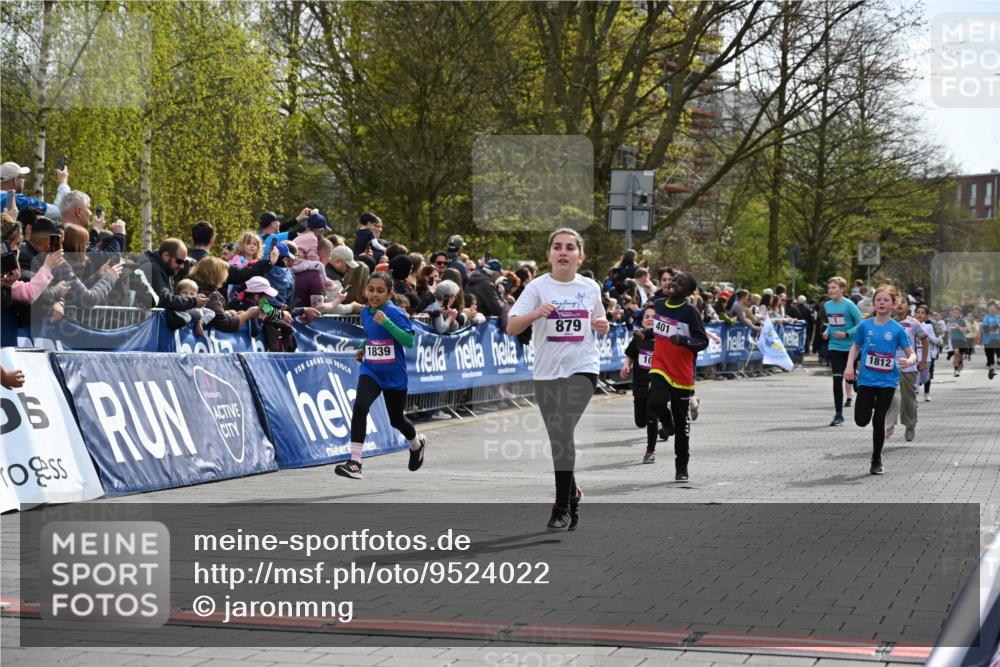 12.04.2026 - 45. Internationalen Wilhelmsburger Insellauf J. Mangold http://msf.ph/oto/9524022 12.04.2026 14:49:41 Ziel 458, 161, 542, 1842, 894, 882, 652, 1818, 867, 377, 879, 1839, 401, 1812, 106, 169, 1 meine-sportfotos.de