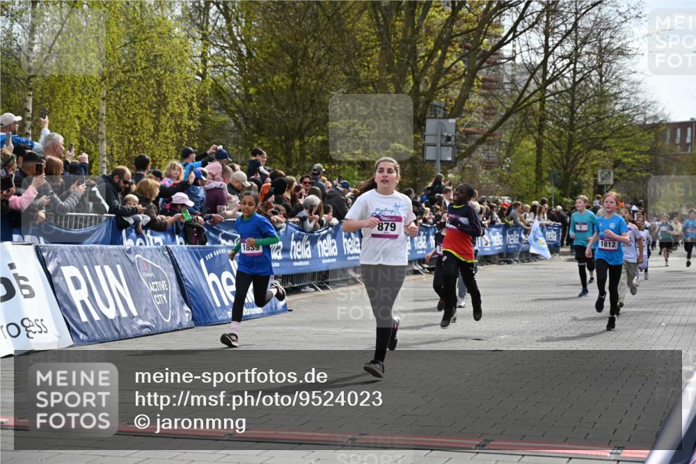 12.04.2026 - 45. Internationalen Wilhelmsburger Insellauf J. Mangold http://msf.ph/oto/9524023 12.04.2026 14:49:42 Ziel 161, 542, 1842, 894, 882, 652, 1818, 867, 377, 879, 1839, 401, 1812, 106, 169, 1, 1813 meine-sportfotos.de