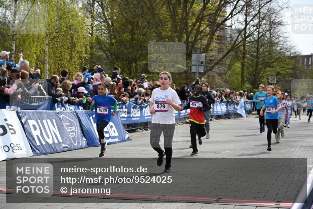 12.04.2026 - 45. Internationalen Wilhelmsburger Insellauf J. Mangold http://msf.ph/oto/9524025 12.04.2026 14:49:42 Ziel 161, 542, 1842, 894, 882, 652, 1818, 867, 377, 879, 1839, 401, 1812, 106, 169, 1, 1813 meine-sportfotos.de