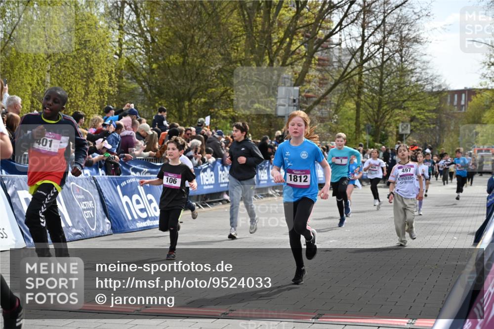 12.04.2026 - 45. Internationalen Wilhelmsburger Insellauf J. Mangold http://msf.ph/oto/9524033 12.04.2026 14:49:43 Ziel 882, 652, 1818, 867, 377, 879, 1839, 401, 1812, 106, 169, 1, 1813, 497, 1808, 406 meine-sportfotos.de
