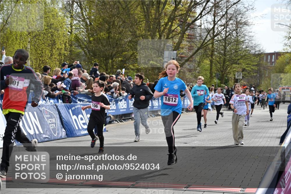 12.04.2026 - 45. Internationalen Wilhelmsburger Insellauf J. Mangold http://msf.ph/oto/9524034 12.04.2026 14:49:43 Ziel 882, 652, 1818, 867, 377, 879, 1839, 401, 1812, 106, 169, 1, 1813, 497, 1808, 406 meine-sportfotos.de