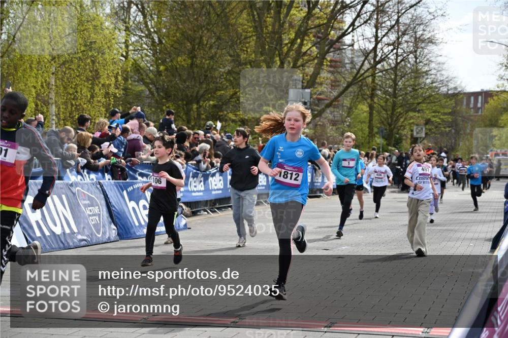 12.04.2026 - 45. Internationalen Wilhelmsburger Insellauf J. Mangold http://msf.ph/oto/9524035 12.04.2026 14:49:43 Ziel 882, 652, 1818, 867, 377, 879, 1839, 401, 1812, 106, 169, 1, 1813, 497, 1808, 406 meine-sportfotos.de