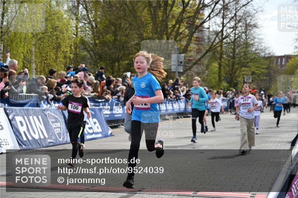 12.04.2026 - 45. Internationalen Wilhelmsburger Insellauf J. Mangold http://msf.ph/oto/9524039 12.04.2026 14:49:44 Ziel 867, 377, 879, 1839, 401, 1812, 106, 169, 1, 1813, 497, 1808, 406, 1811, 367 meine-sportfotos.de