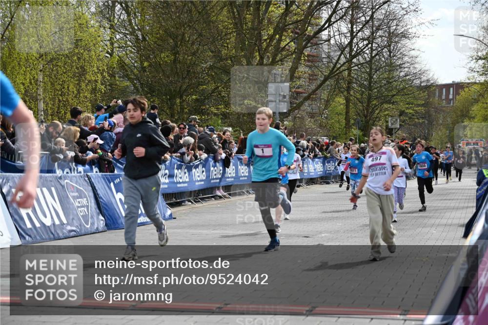 12.04.2026 - 45. Internationalen Wilhelmsburger Insellauf J. Mangold http://msf.ph/oto/9524042 12.04.2026 14:49:45 Ziel 377, 879, 1839, 401, 1812, 106, 169, 1, 1813, 497, 1808, 406, 1811, 367, 1830 meine-sportfotos.de