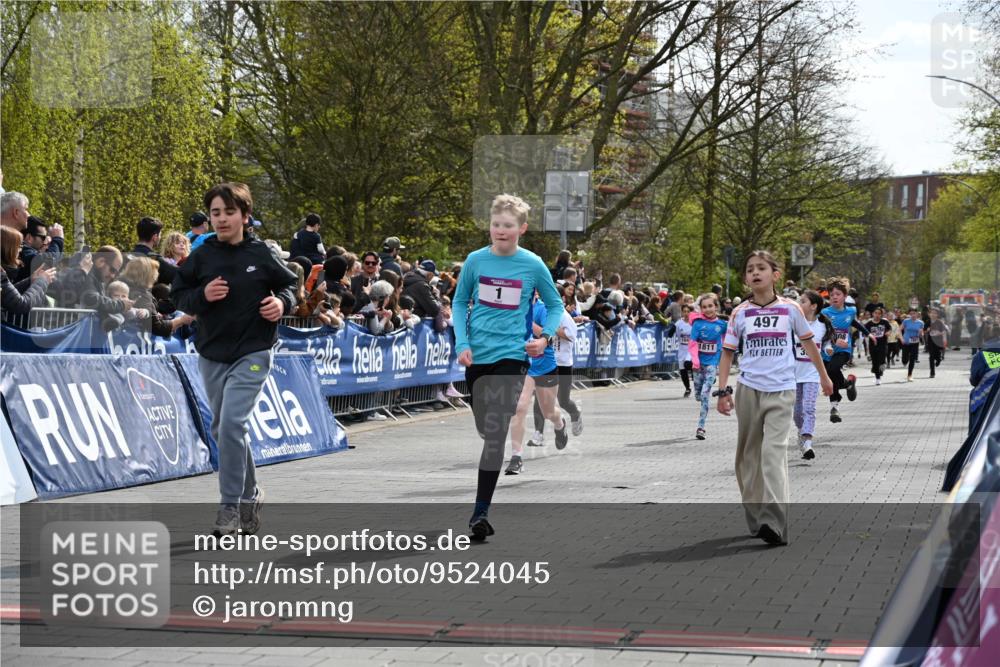 12.04.2026 - 45. Internationalen Wilhelmsburger Insellauf J. Mangold http://msf.ph/oto/9524045 12.04.2026 14:49:45 Ziel 377, 879, 1839, 401, 1812, 106, 169, 1, 1813, 497, 1808, 406, 1811, 367, 1830 meine-sportfotos.de