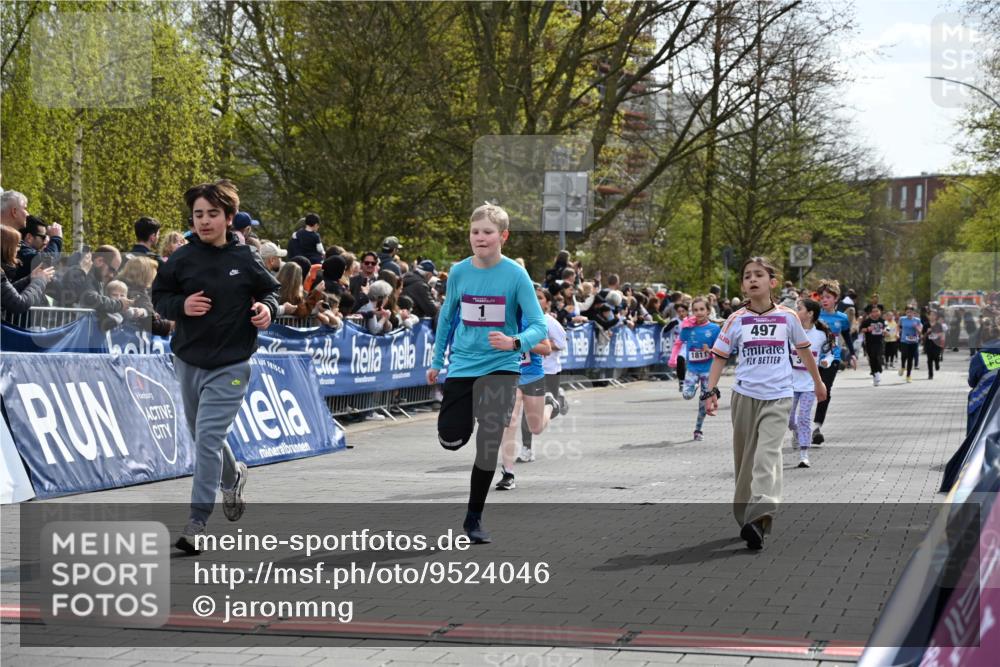 12.04.2026 - 45. Internationalen Wilhelmsburger Insellauf J. Mangold http://msf.ph/oto/9524046 12.04.2026 14:49:45 Ziel 377, 879, 1839, 401, 1812, 106, 169, 1, 1813, 497, 1808, 406, 1811, 367, 1830 meine-sportfotos.de