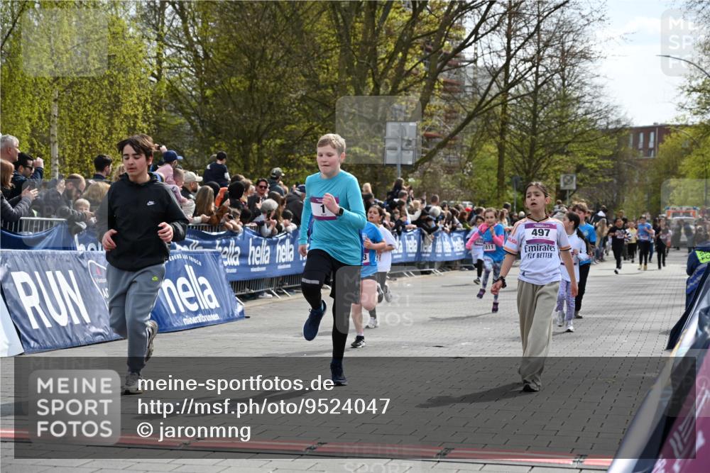 12.04.2026 - 45. Internationalen Wilhelmsburger Insellauf J. Mangold http://msf.ph/oto/9524047 12.04.2026 14:49:45 Ziel 377, 879, 1839, 401, 1812, 106, 169, 1, 1813, 497, 1808, 406, 1811, 367, 1830 meine-sportfotos.de