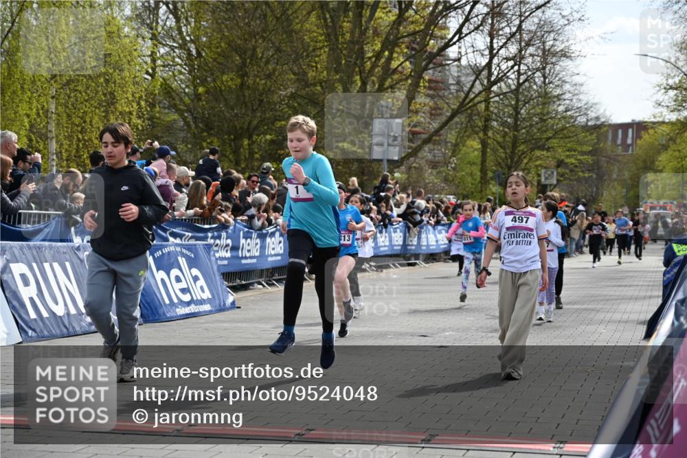 12.04.2026 - 45. Internationalen Wilhelmsburger Insellauf J. Mangold http://msf.ph/oto/9524048 12.04.2026 14:49:45 Ziel 377, 879, 1839, 401, 1812, 106, 169, 1, 1813, 497, 1808, 406, 1811, 367, 1830 meine-sportfotos.de