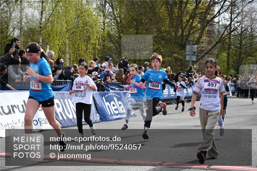 12.04.2026 - 45. Internationalen Wilhelmsburger Insellauf J. Mangold http://msf.ph/oto/9524057 12.04.2026 14:49:47 Ziel 401, 1812, 106, 169, 1, 1813, 497, 1808, 406, 1811, 367, 1830, 1848, 439 meine-sportfotos.de