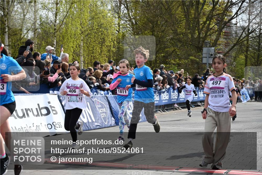 12.04.2026 - 45. Internationalen Wilhelmsburger Insellauf J. Mangold http://msf.ph/oto/9524061 12.04.2026 14:49:47 Ziel 401, 1812, 106, 169, 1, 1813, 497, 1808, 406, 1811, 367, 1830, 1848, 439 meine-sportfotos.de