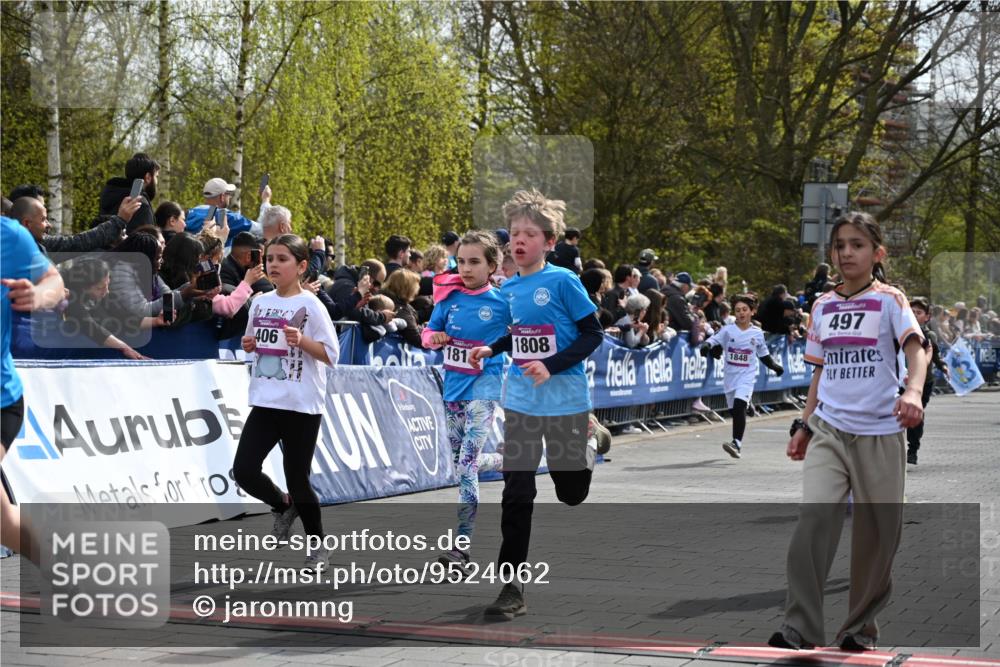 12.04.2026 - 45. Internationalen Wilhelmsburger Insellauf J. Mangold http://msf.ph/oto/9524062 12.04.2026 14:49:47 Ziel 401, 1812, 106, 169, 1, 1813, 497, 1808, 406, 1811, 367, 1830, 1848, 439 meine-sportfotos.de