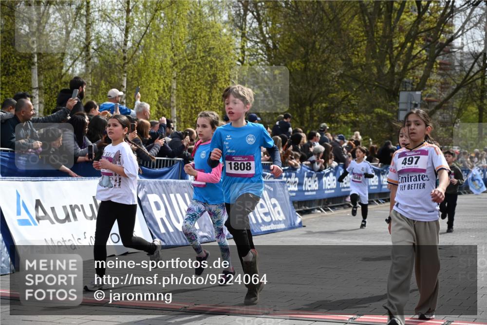 12.04.2026 - 45. Internationalen Wilhelmsburger Insellauf J. Mangold http://msf.ph/oto/9524064 12.04.2026 14:49:48 Ziel 106, 169, 1, 1813, 497, 1808, 406, 1811, 367, 1830, 1848, 439 meine-sportfotos.de